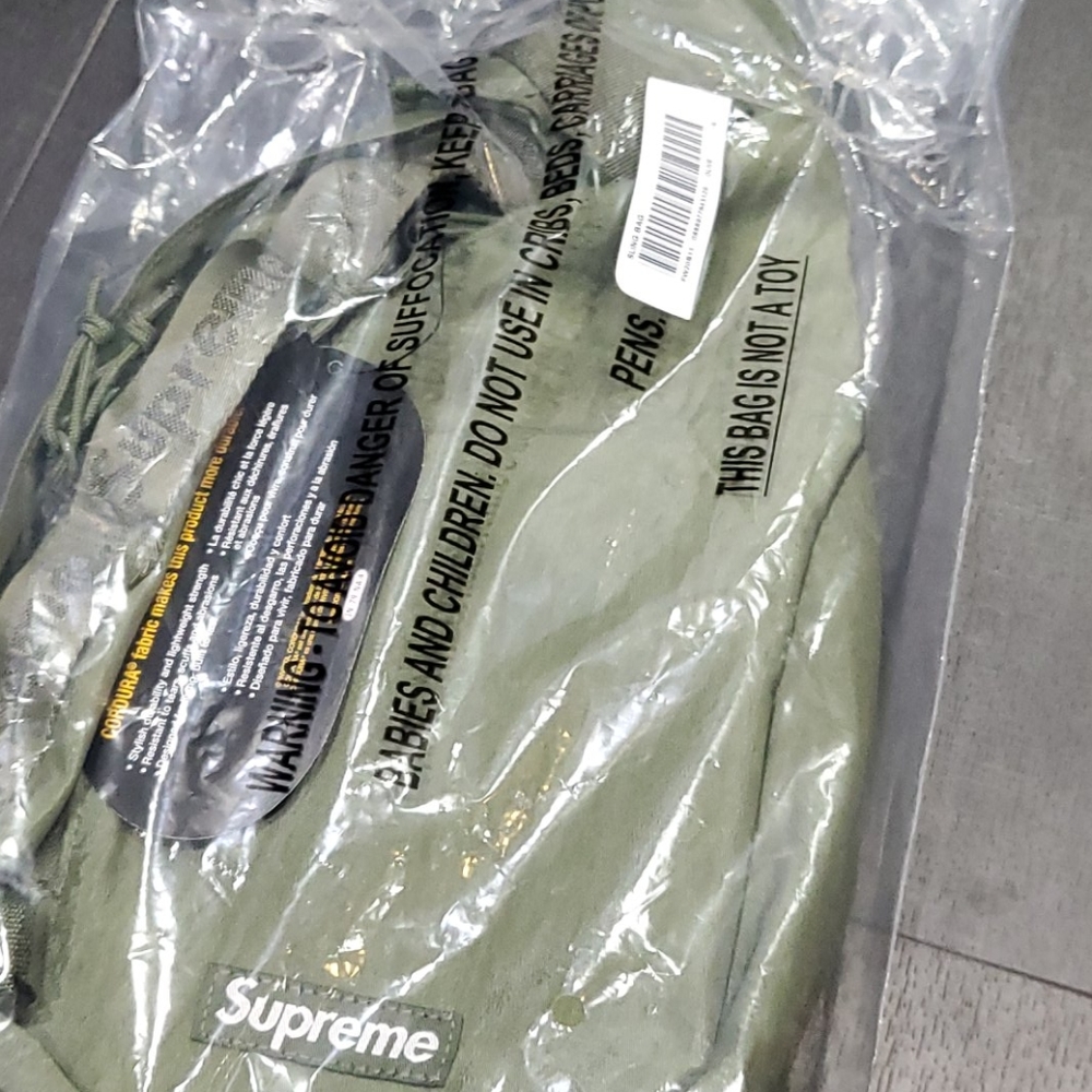 New fw20 supreme olive sling bag - Picture 5 of 5